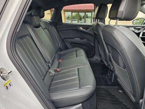 Used 2024 Audi Q4 e-tron Premium Plus image 14