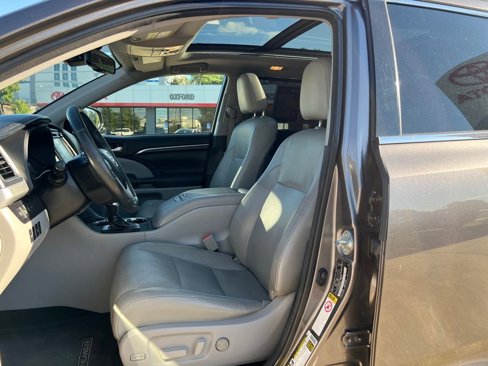 Used 2015 Toyota Highlander Limited image 10