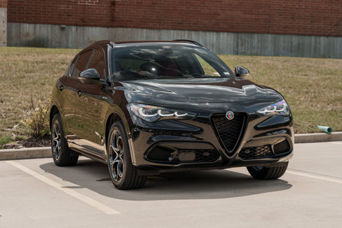 Used 2024 Alfa Romeo Stelvio Veloce image 2