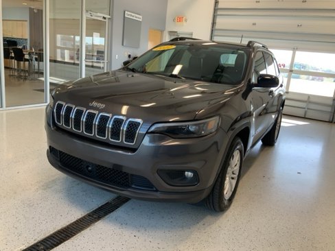 Used 2022 Jeep Cherokee Latitude Lux w/ Mopar Interior Package image 4