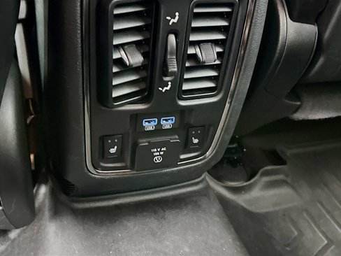 Used 2018 Dodge Durango GT image 32