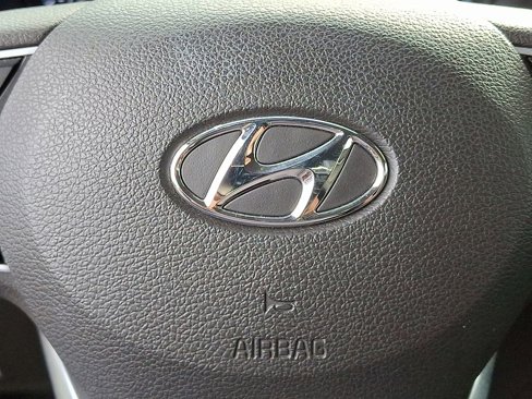 Used 2019 Hyundai Santa Fe SEL image 20