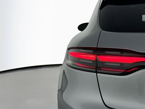 Certified 2024 Porsche Macan image 16