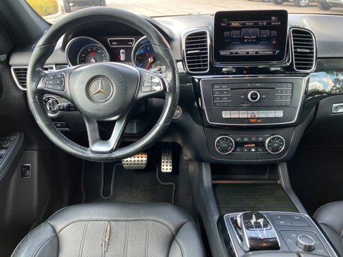 Used 2019 Mercedes-Benz GLE 400 4MATIC image 2