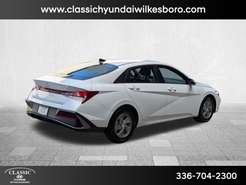 New 2025 Hyundai Elantra SE image 5