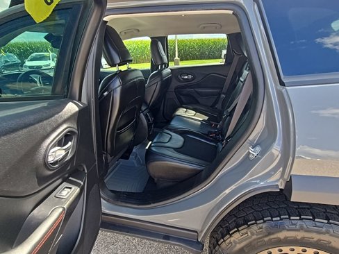 Used 2019 Jeep Cherokee Trailhawk w/ Cold Weather Group image 35