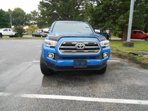 Used 2017 Toyota Tacoma Limited image 3