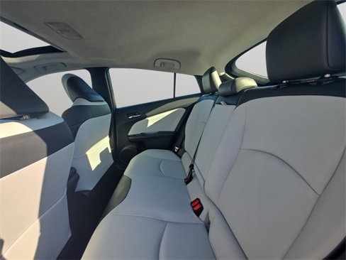 Used 2017 Toyota Prius Four image 10
