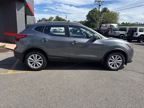 Used 2018 Nissan Rogue Sport SV w/ SV Technology Package image 2