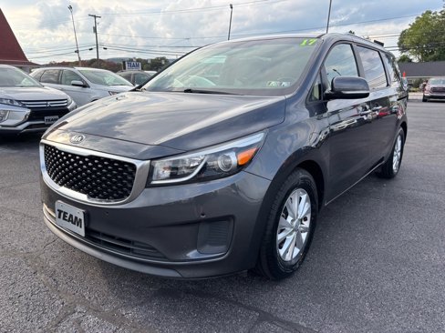 Used 2017 Kia Sedona LX w/ LX Essentials Premium Package image 3
