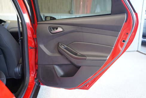 Used 2017 Ford Focus SE image 36