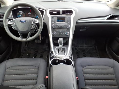 Used 2015 Ford Fusion SE image 10