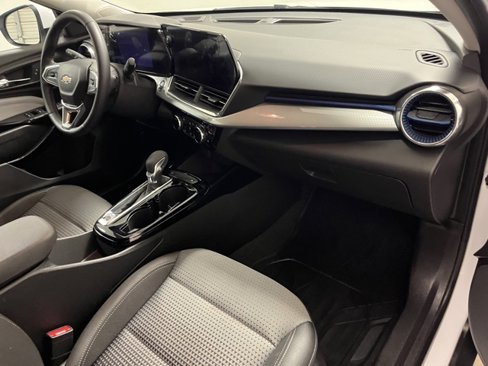 Used 2025 Chevrolet Trax LT w/ LT Convenience Package image 15