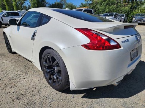 Used 2017 Nissan 370Z Touring image 3