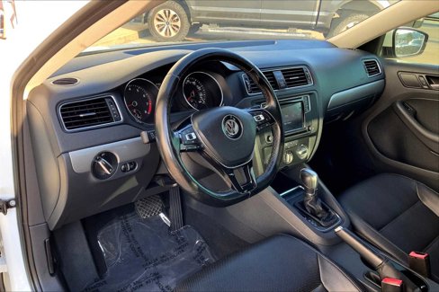 Used 2017 Volkswagen Jetta SE image 16