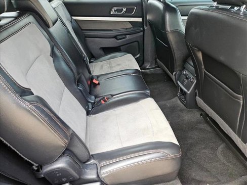 Used 2017 Ford Explorer XLT w/ Equipment Group 202A image 21