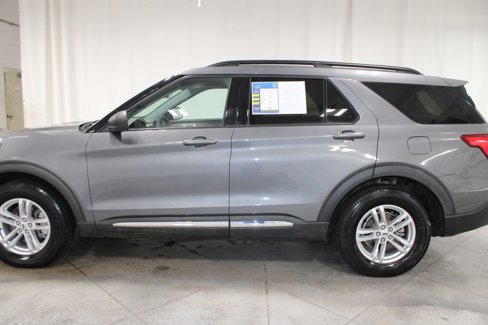 Used 2022 Ford Explorer XLT w/ Equipment Group 202A image 6