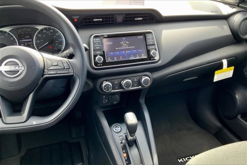 New 2025 Nissan Kicks Play S image 8