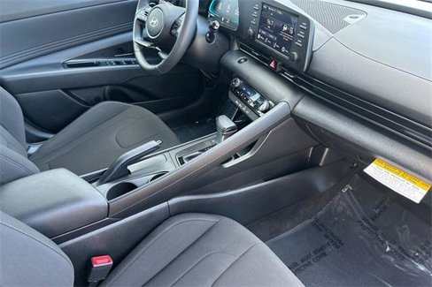 Used 2025 Hyundai Elantra Sport image 16