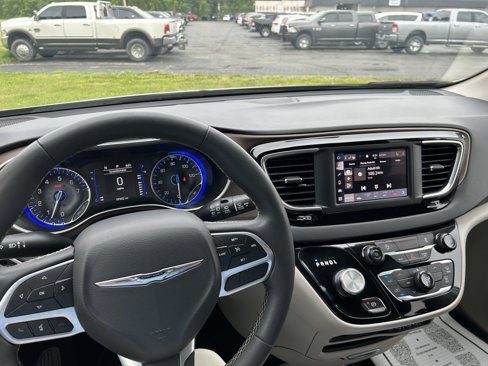 Used 2023 Chrysler Voyager LX image 16