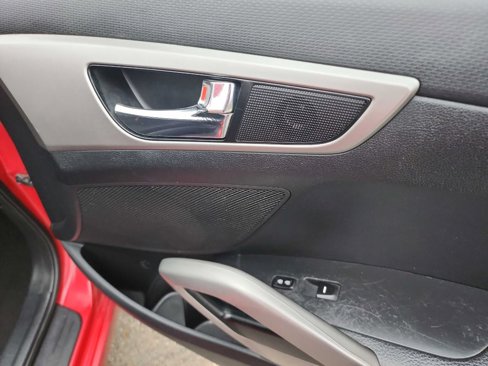 Used 2017 Hyundai Veloster image 33
