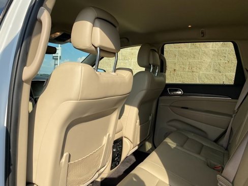 Used 2017 Jeep Grand Cherokee Limited image 12