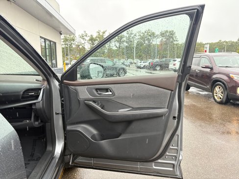 Used 2021 Nissan Rogue SV image 30