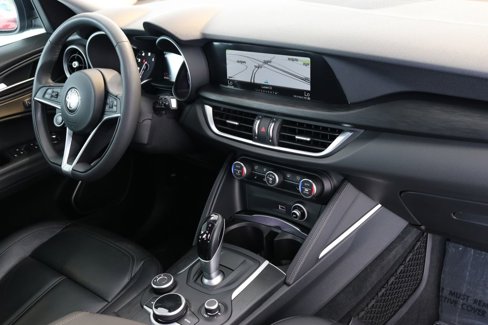 Used 2018 Alfa Romeo Stelvio AWD image 37