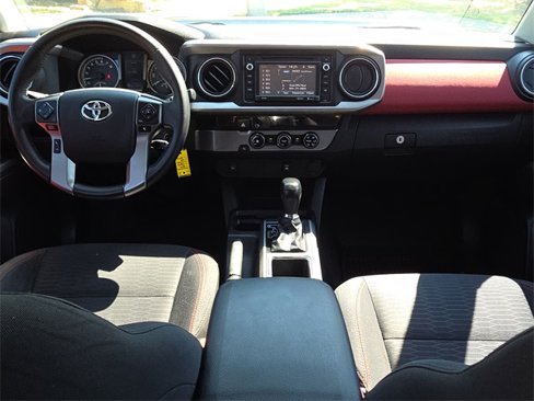 Used 2016 Toyota Tacoma SR5 image 11
