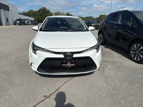 Used 2020 Toyota Corolla LE image 2