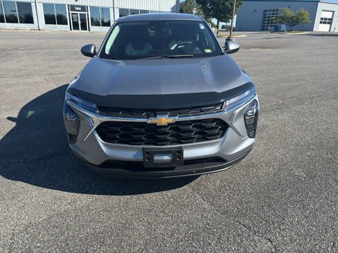 Used 2024 Chevrolet Trax LS w/ LS Convenience Package image 2