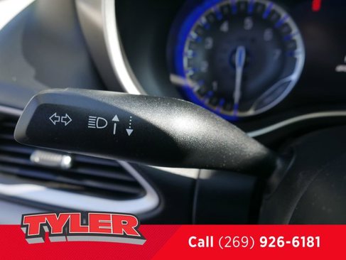 Used 2023 Chrysler Pacifica Touring-L image 26