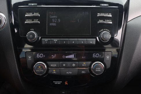 Used 2015 Nissan Rogue SV w/ SV Moonroof Package image 29