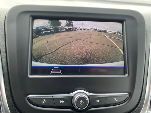 Used 2021 Chevrolet Equinox LS image 23