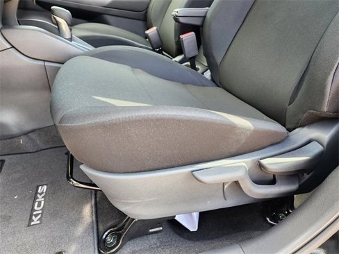 Certified 2025 Nissan Kicks Play S image 8