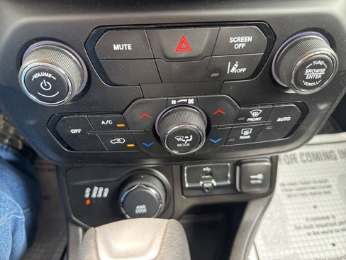 Used 2022 Jeep Renegade Latitude w/ Convenience Group image 28