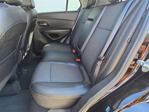 Certified 2022 Chevrolet Trax LT w/ Midnight Edition image 26