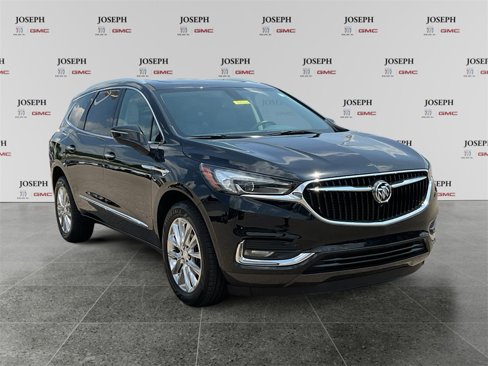 Used 2020 Buick Enclave Essence w/ Sound and Sites Package image 2