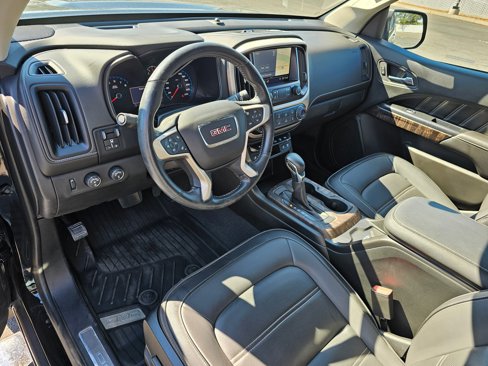 Used 2022 GMC Canyon Denali image 2
