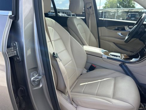 Used 2021 Mercedes-Benz GLC 300 image 20