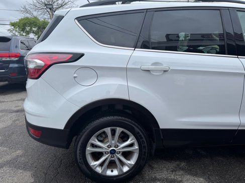 Used 2018 Ford Escape SE w/ SE Sync 3 Package image 9