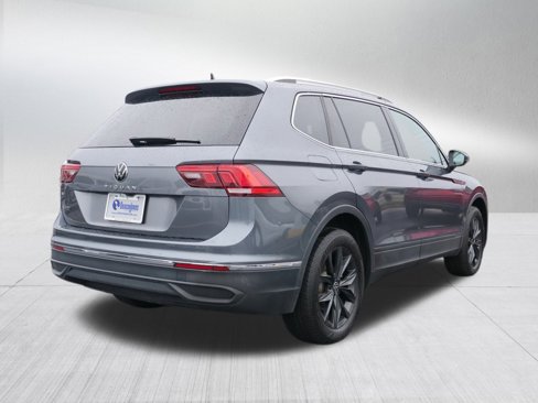 Used 2024 Volkswagen Tiguan SE image 3