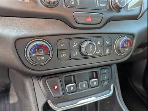 Used 2020 GMC Terrain Denali w/ Denali Premium Package image 17