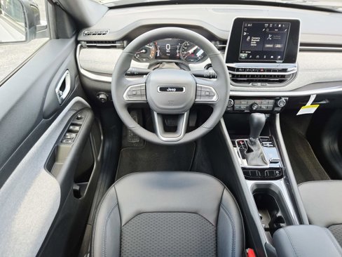 New 2025 Jeep Compass Latitude image 10