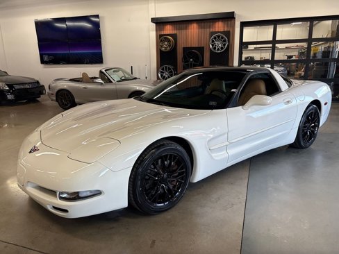Used 2002 Chevrolet Corvette Coupe image 2