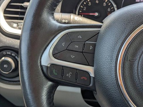 Used 2018 Jeep Renegade Latitude w/ Cold Weather Group image 12