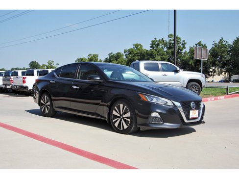 Used 2021 Nissan Altima 2.5 SV w/ SV Premium Package image 2
