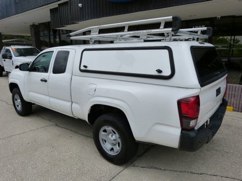 Used 2022 Toyota Tacoma SR image 3