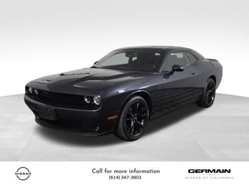 Used 2018 Dodge Challenger SXT w/ Blacktop Package image 1