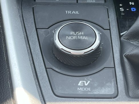 Used 2019 Toyota RAV4 LE image 24
